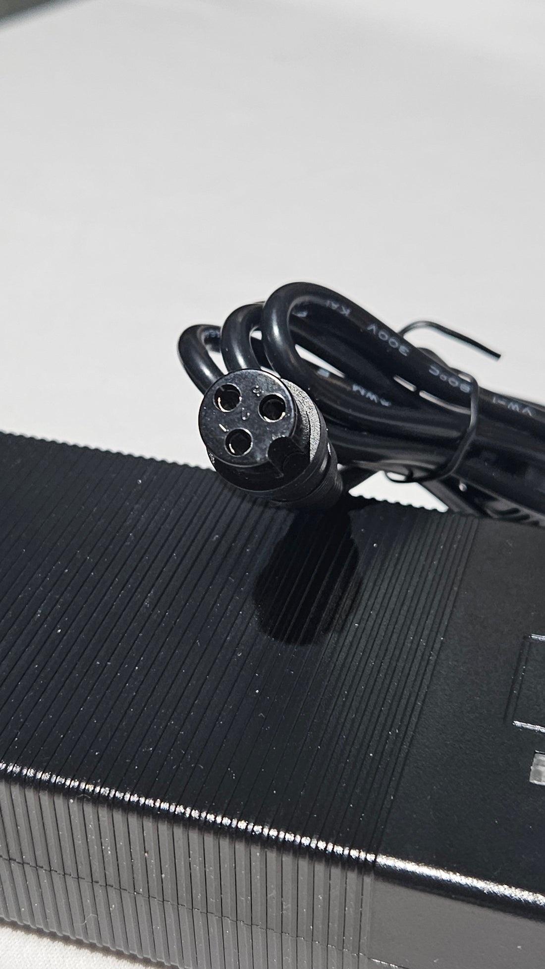 Lader til 48v batteri (54.6v, rund 3-pins)